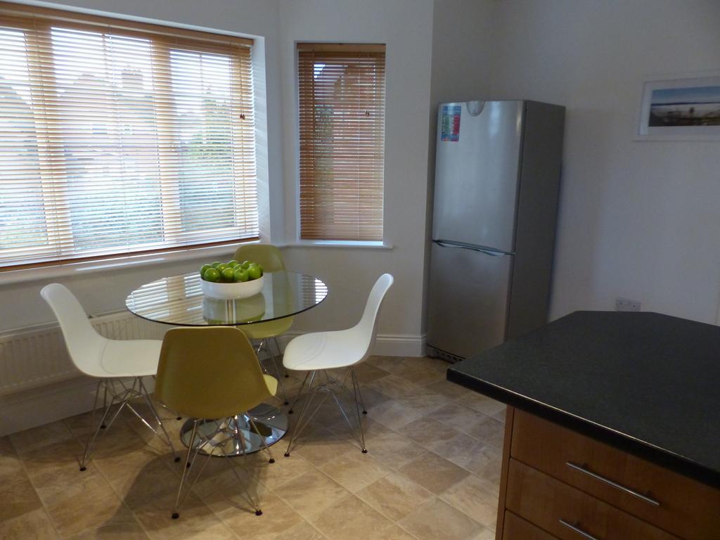 St Raphael House, City Centre Charming Apartments Basingstoke Exterior foto
